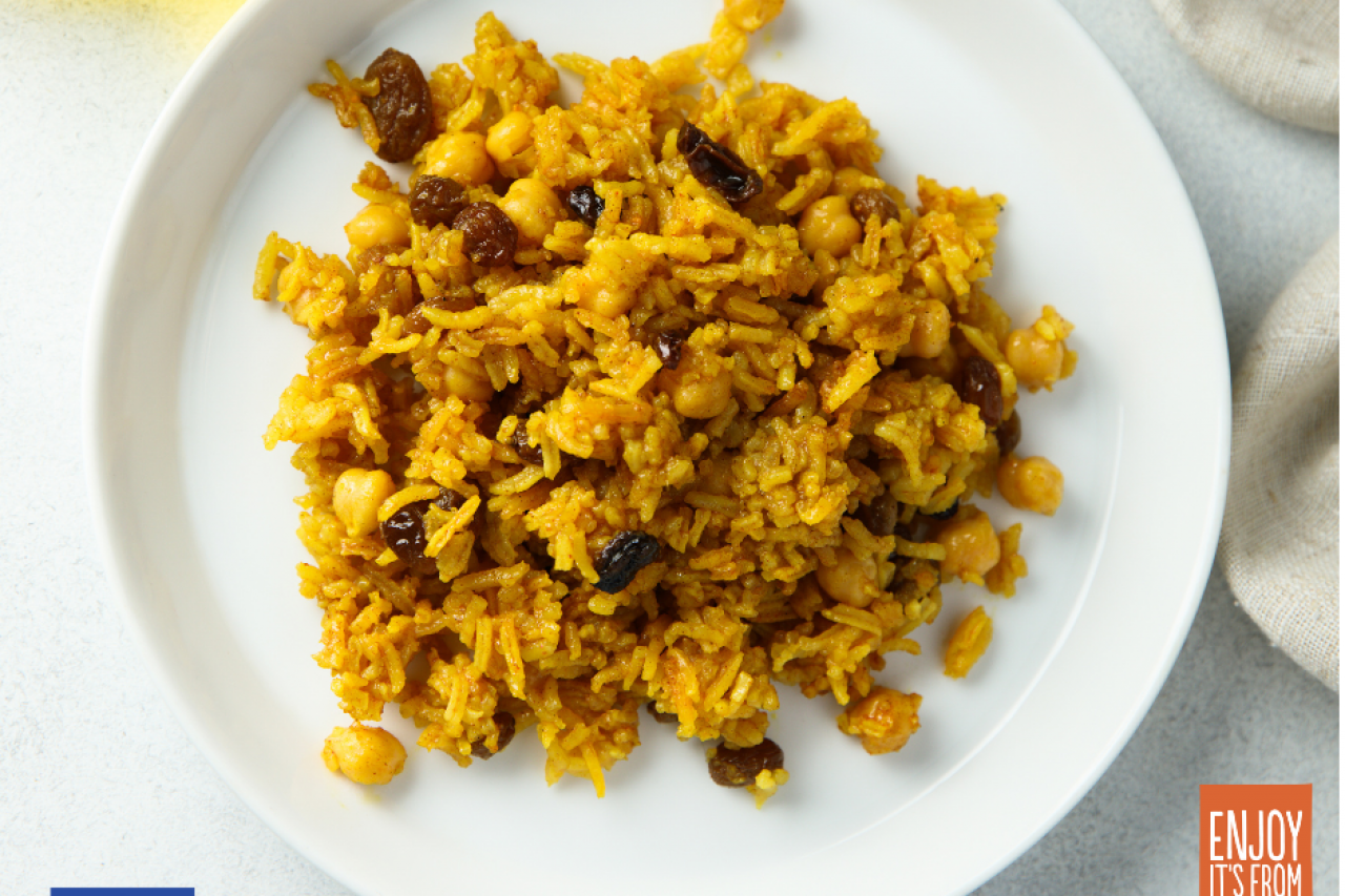 Rice with cashews and  European Corinthian black raisins recipe